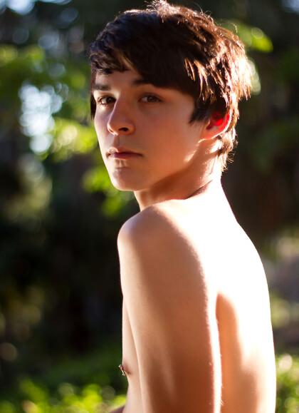 Matthew Keading Photo Set Solo