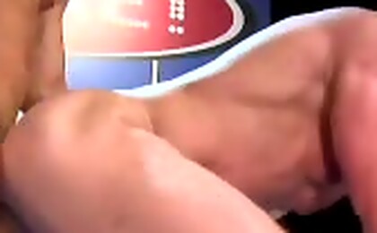 Score! Muscle hunk rides cock