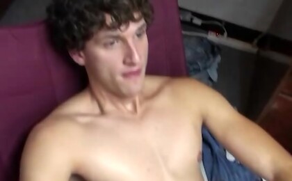 Three college guys in oral threesome