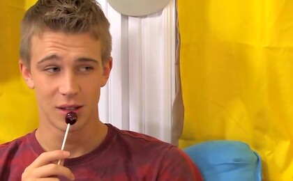 Twinks trading delightful juicy blowjobs