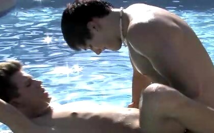 Two delicious and well mounted twinks banging bareback outdoors!