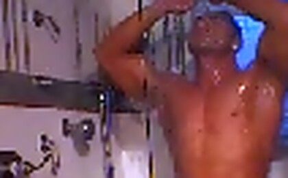 Hot muscle man Rico takes a shower