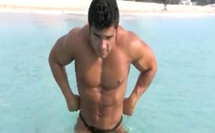 Latino bodybuilder Tony Searle naked