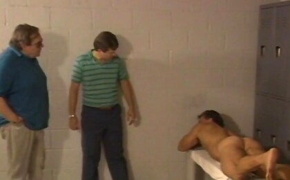 Hard spanking! This guy's ass will regret to be there!