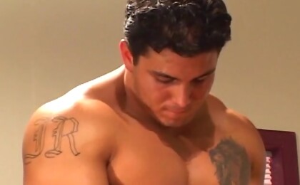 Robert harvey fucked by muscular Gauge