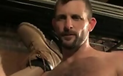 Hot guys fucking in the garage