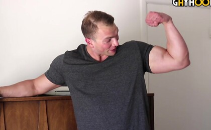 Big Bodybuilder Dorian James is a HOT Sexy Teddy Bear