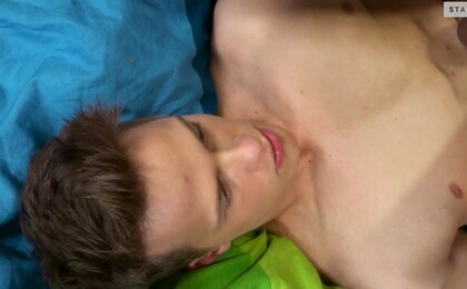 Buff Beauty Savours A Kinky Ride On Tattooed Twink's Joystick!