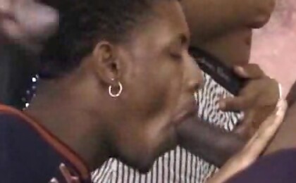 A.C., Dennis Lincoln, Ken Taylor, Kevin Kemp, Mocha, T-Spoon and Tee nin interracial orgy