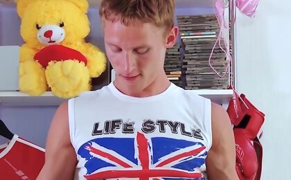 Cum eating twink gets a treat!