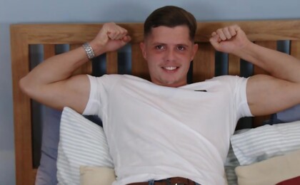 Straight Muscle Hunk Logan gets his 1st Manhandling