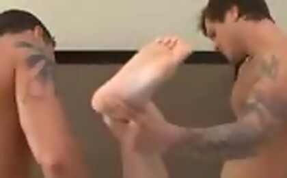Girl gets fucked at both ends in this 3some