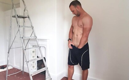 Straight Brit Muscular Builder