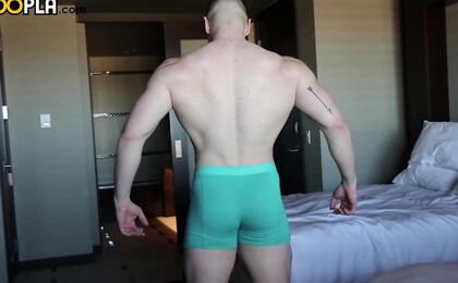 Bodybuilder Joey Russo Jerks His Cock And CUMS