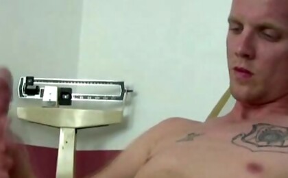 Amateur stud jacking off cock