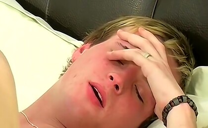 Dean Enjoys Kissing and Pounding his Horny Boyfriend will