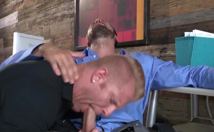 CockSucking Delivery Hunk Gets Fucked