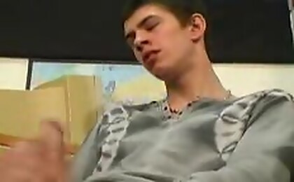 Young college student who just wants to shine his dick ! 