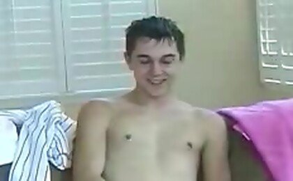 Joyfull twink is masturbating on thjat brown couch ! 