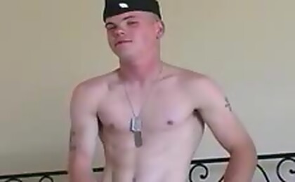 Army uniformed stud enjoying a good stocke in this one