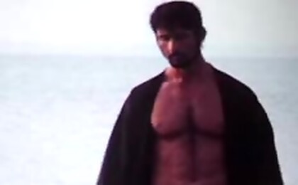 Hot studs walking naked on the beach showing their big dicks