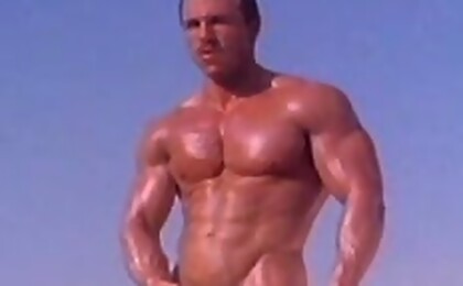 Bodybuilder posing naked and jacking off dick outdoors