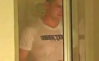 Athletic guy jerk his cock off and cum all over on a bed ! 