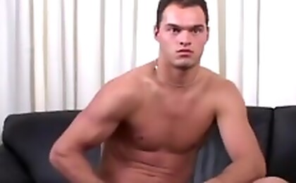 Hot man masturbating on couch and cum all over himself ! 