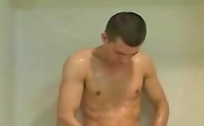 Tight and thin twink masturbating for the camera ! 